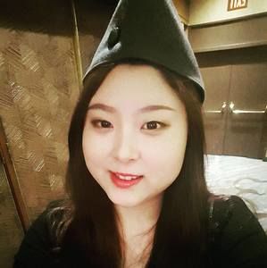 Meet your Posher, Chloe